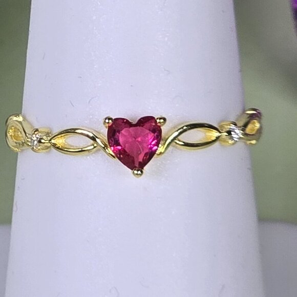 Heart-Shaped Ruby Red Rhinestone in Intricate Golden Band Size 8 (NWOT) - Picture 2 of 6